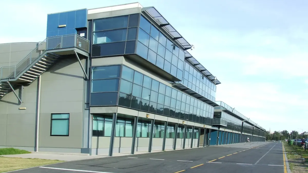 Vy över racerbanan Albert Park Grand Prix Circuit.