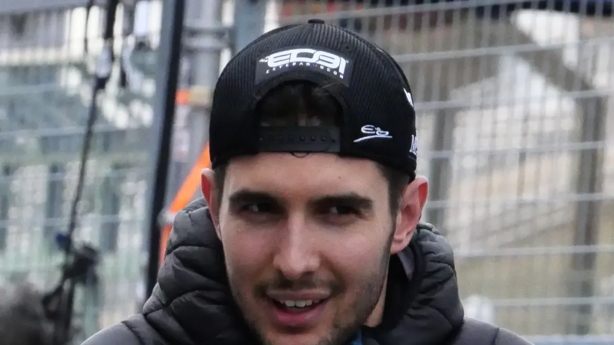 Porträttbild av Esteban Ocon.